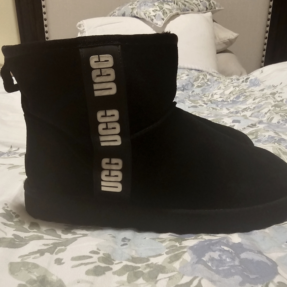 UGG black short logo stripe boots size 11